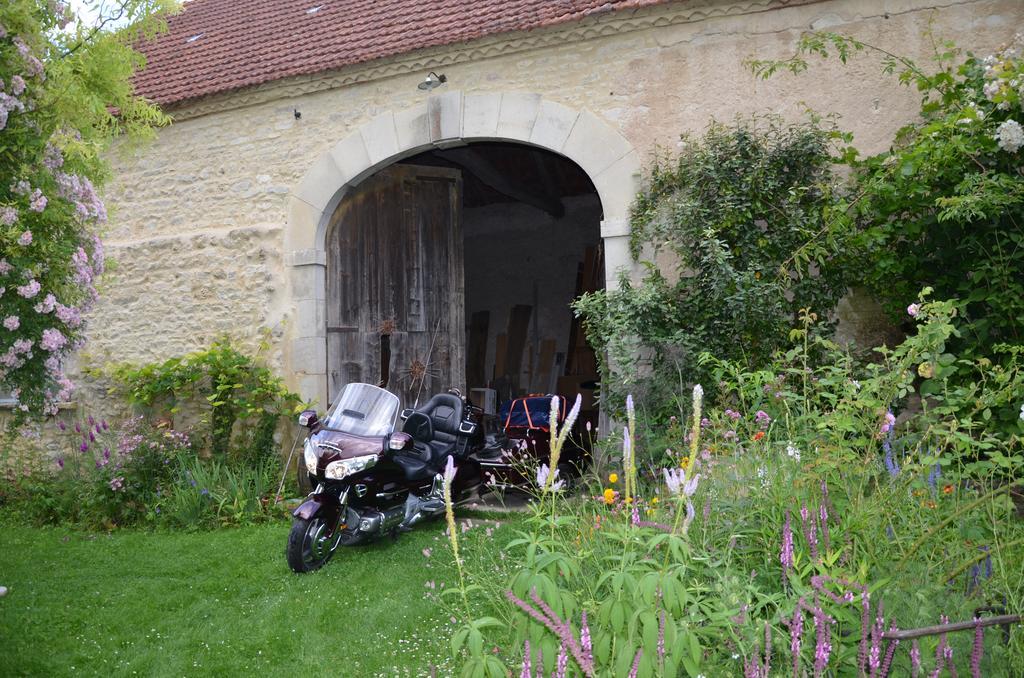 Le Vieux Velo Bed & Breakfast Chaptuzat Dış mekan fotoğraf